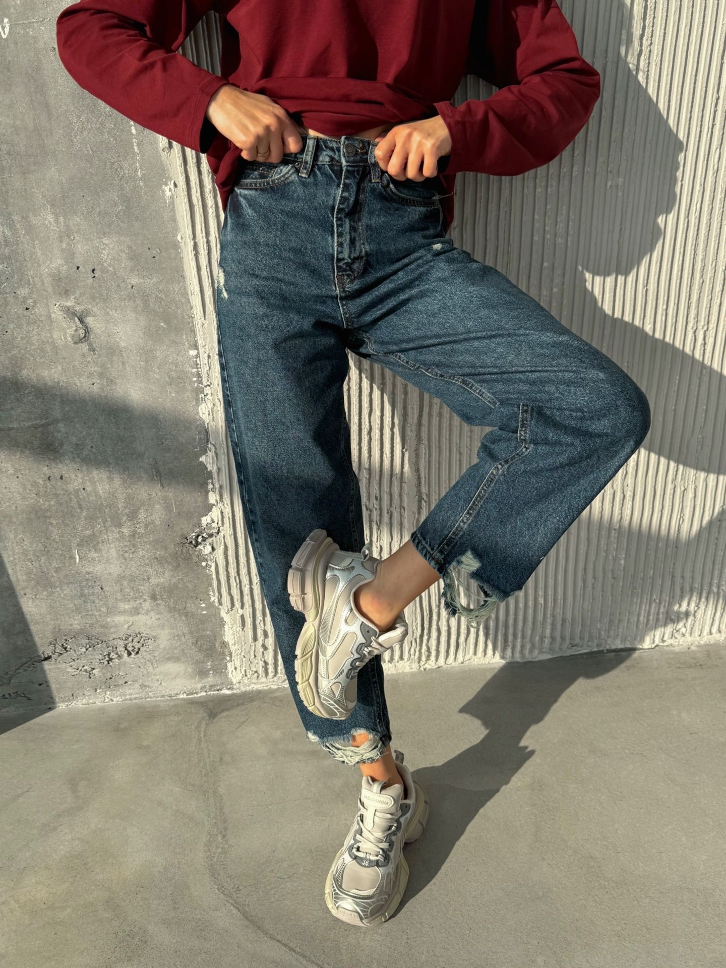 Джинси з необробленим низом сині