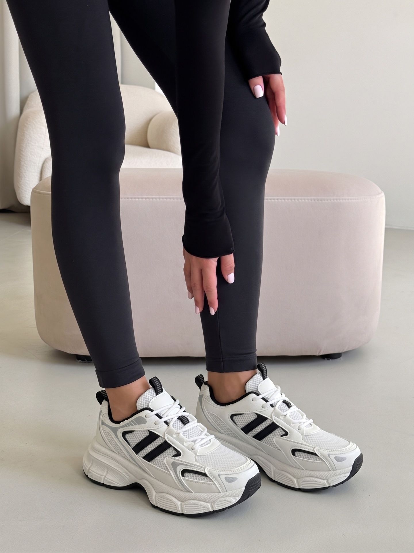 Кросівки на платформі біло-чорні