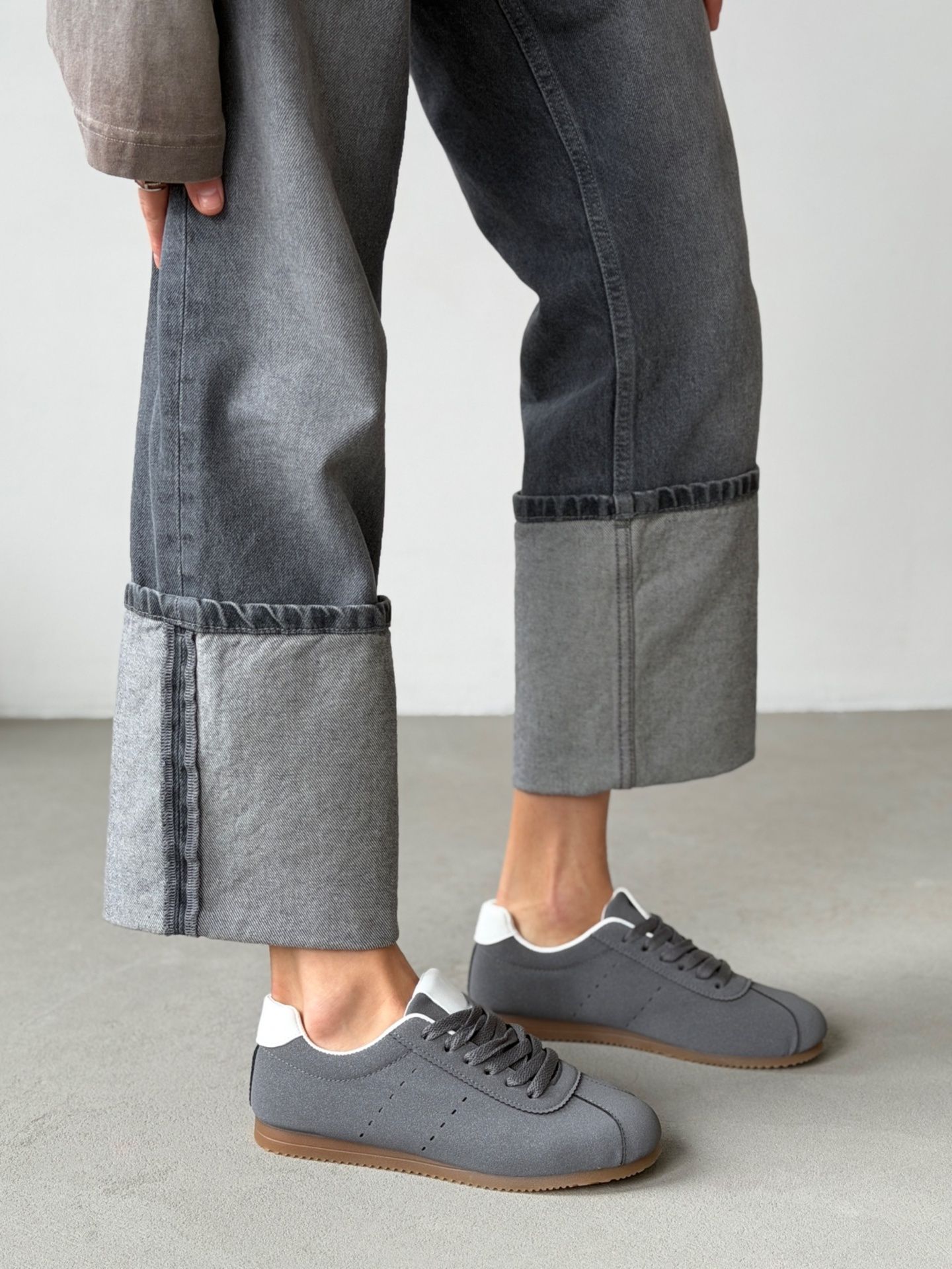  Кеди лаконічні сірі