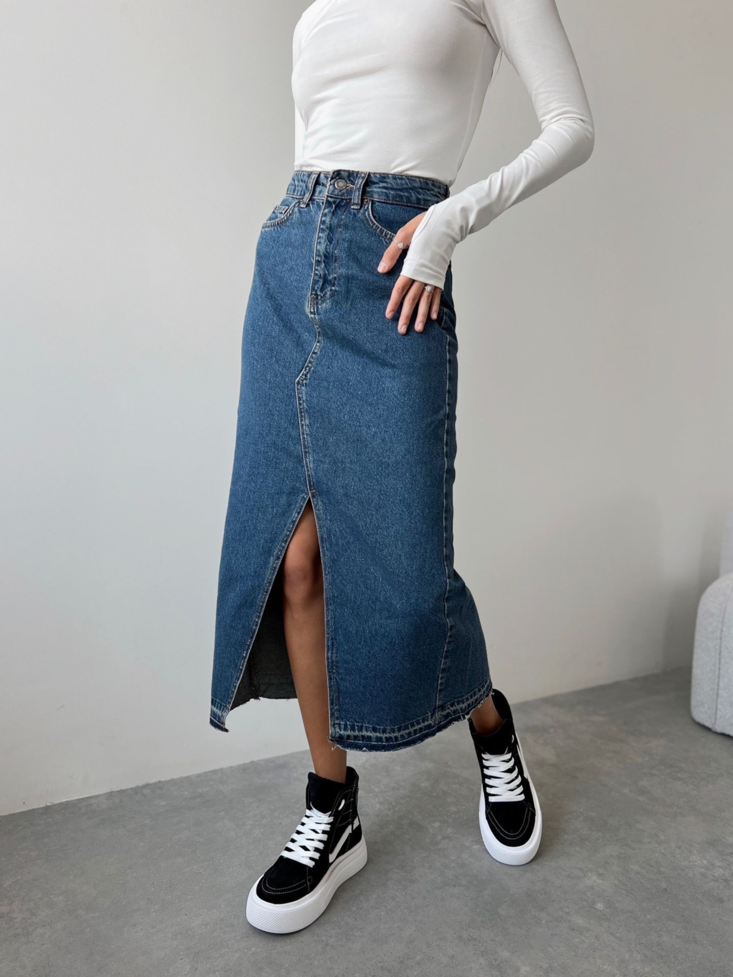 Спідниця з розрізом синя