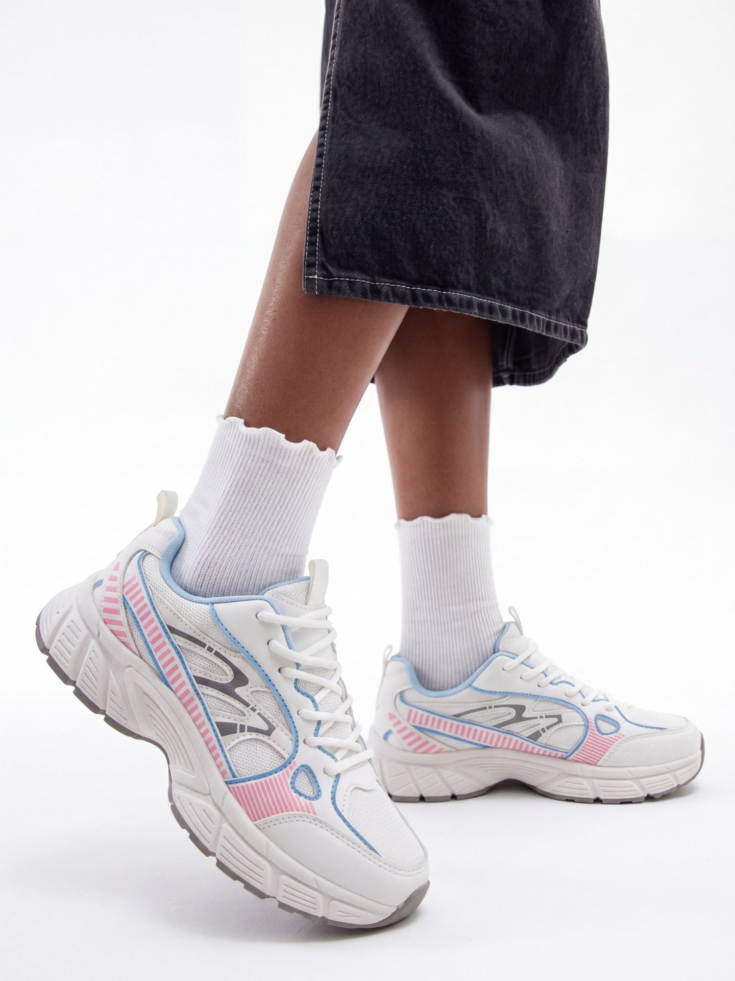 Кросівки з текстильними вставками біло-блакитні