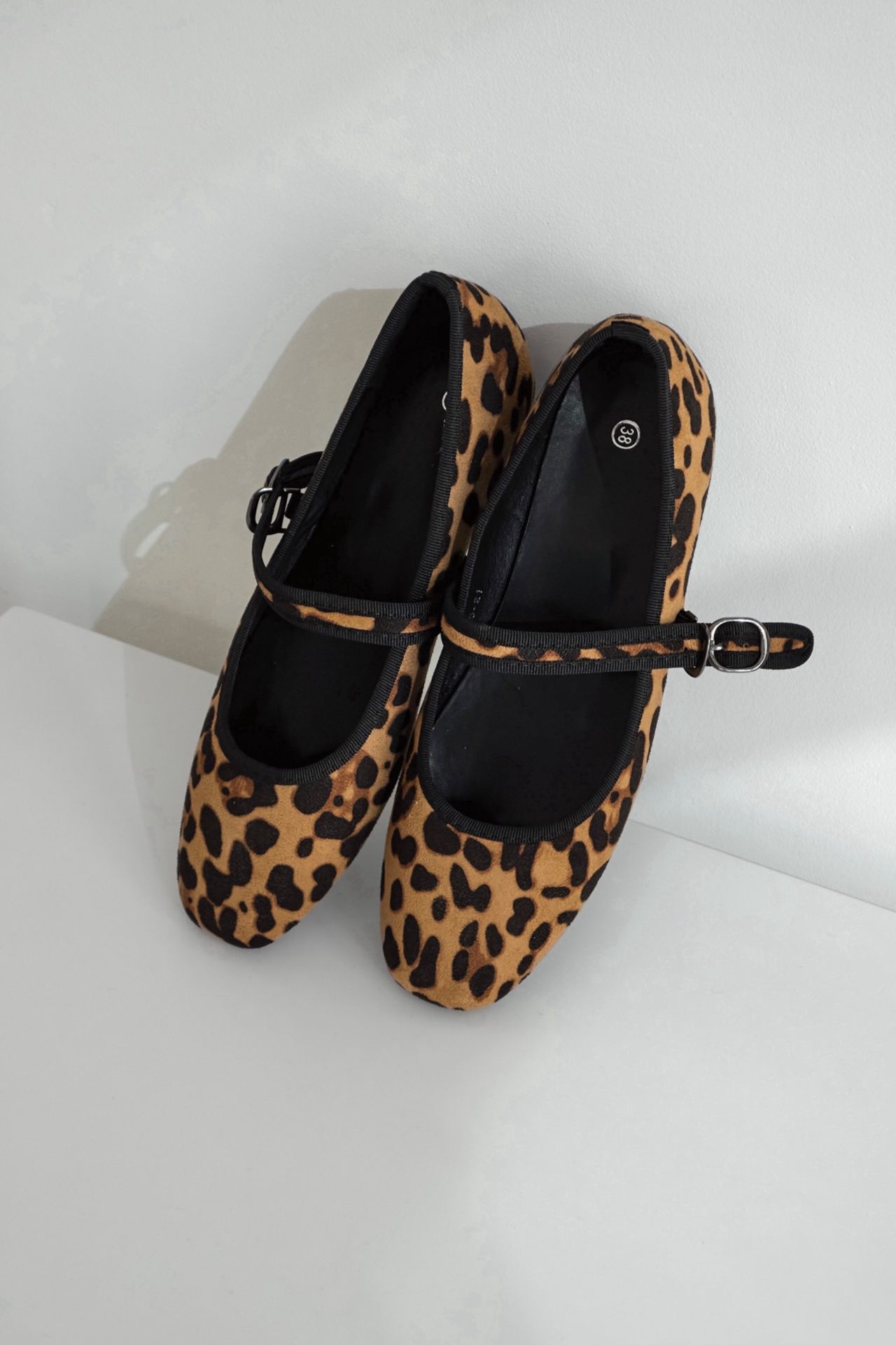 Балетки із застібкою леопардові