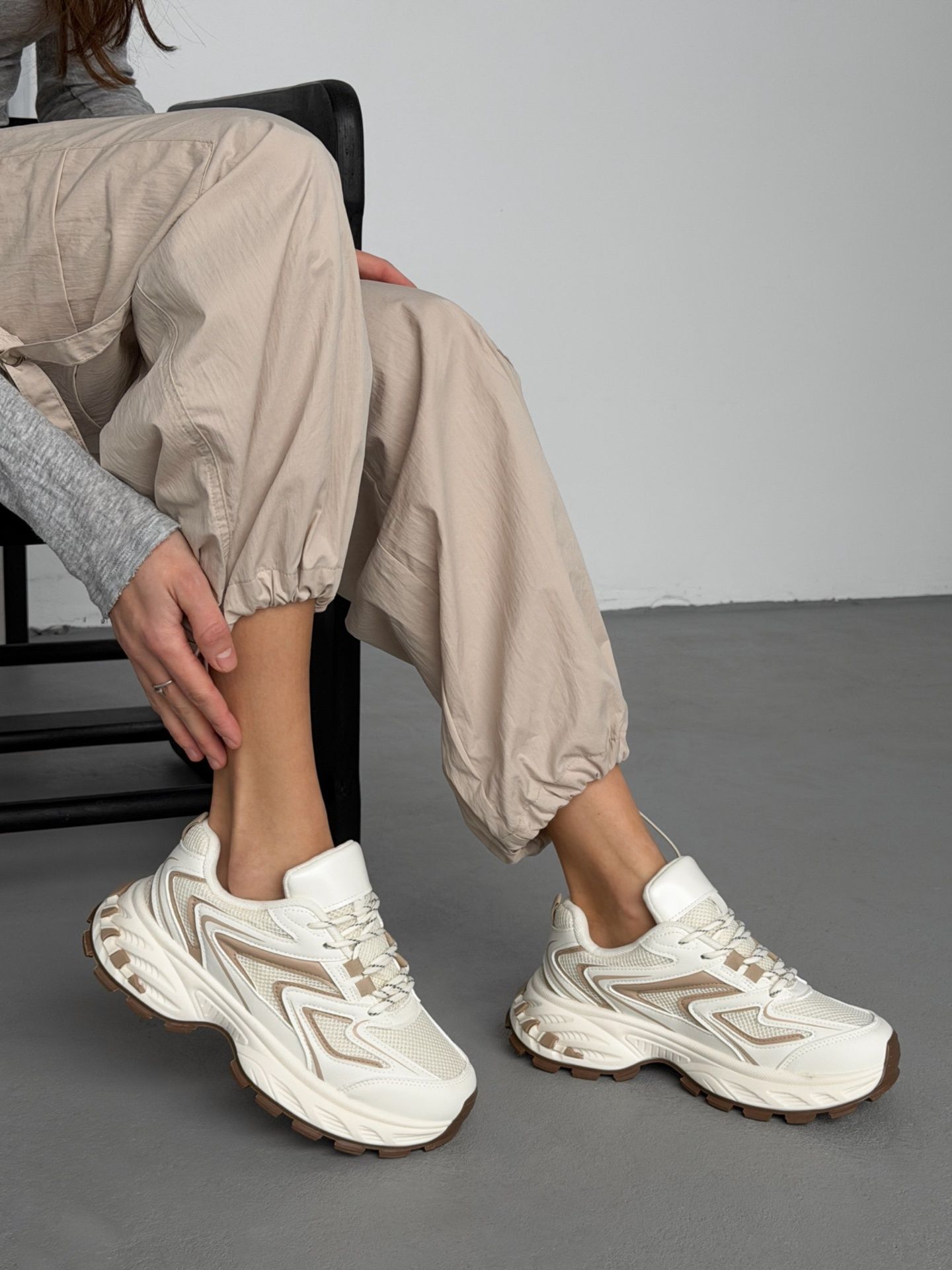 Кросівки з платформою бежеві